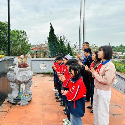 Liên đội trường TH An Lạc tổ chức chương trình hành trình đến địa chỉ đỏ tri ân các anh hùng liệt sy nhân dịp 26/3